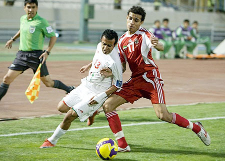 Iran's Hossein Kaebi fights for the ball with Walid Al Balooshi (R) of the UAE during their 2010 FIFA World Cup qualifying soccer match at Tehran's Azadi stadium June 10, 2009.
